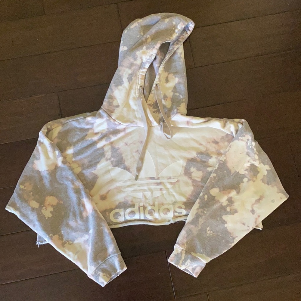 Cropped Addias sweater